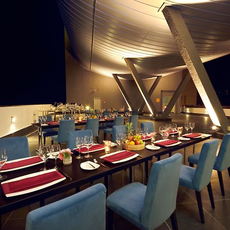 Lexis Suites Penang Bayan Lepas Esterno foto The Deck