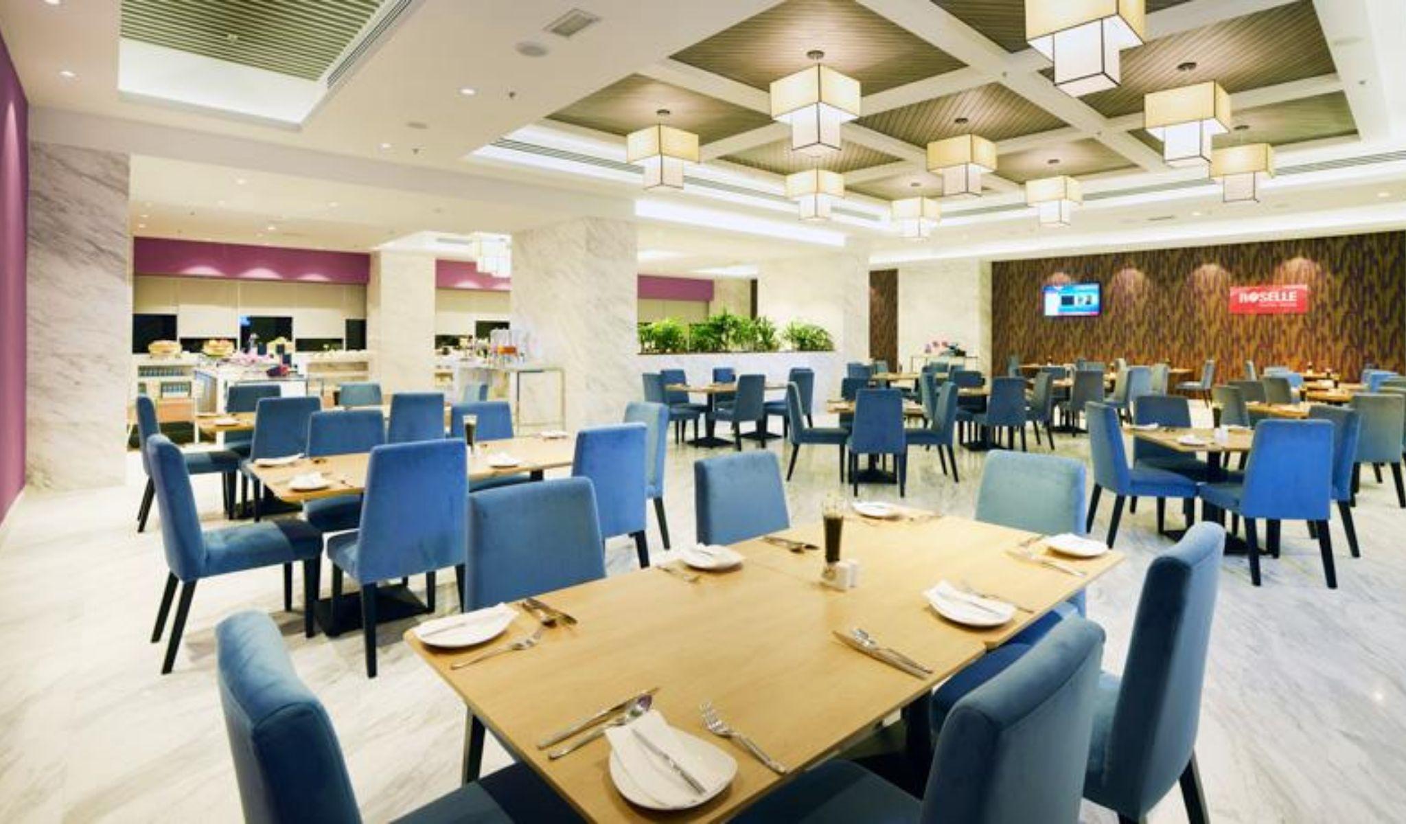 Lexis Suites Penang Bayan Lepas Esterno foto The restaurant