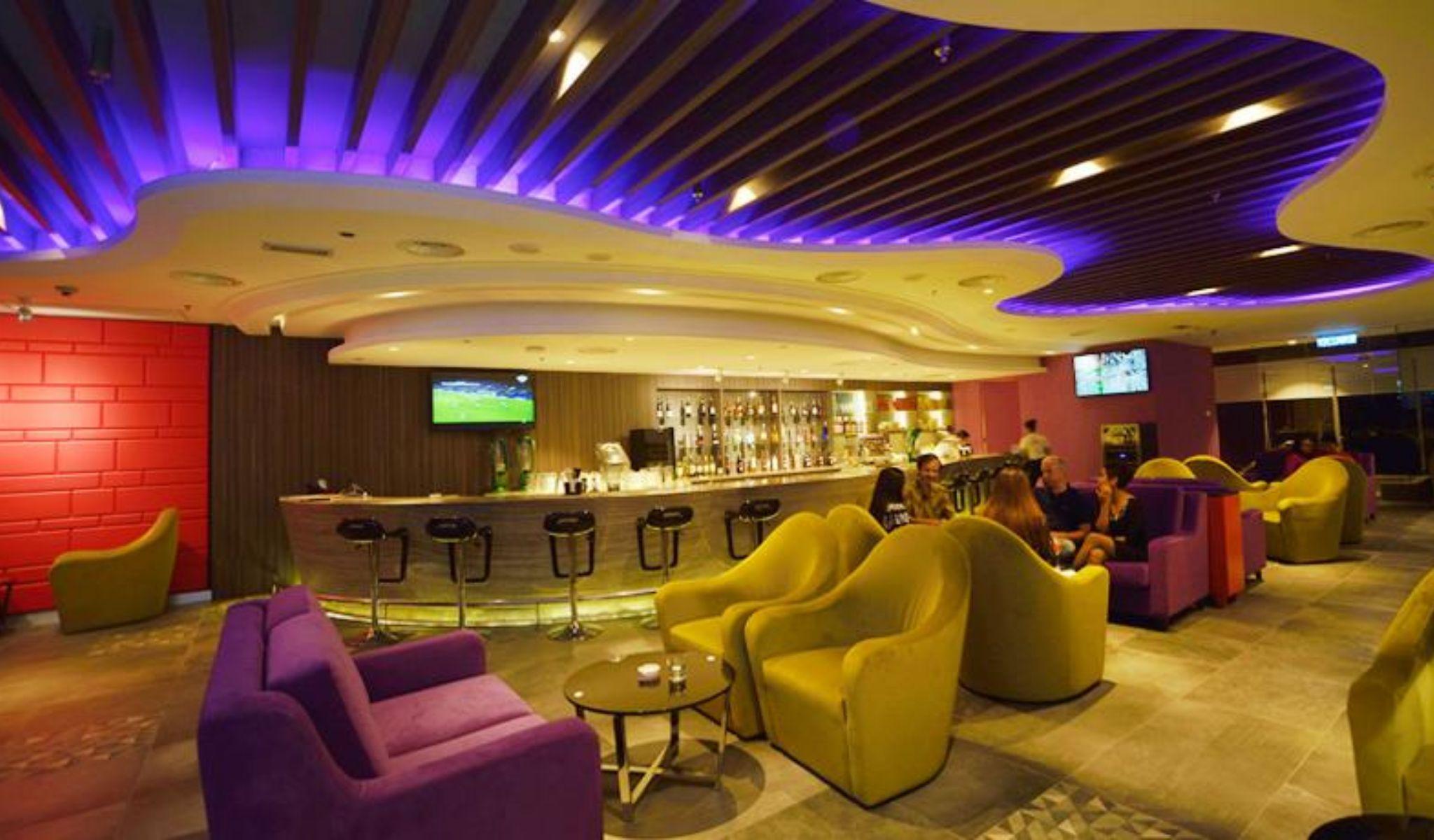 Lexis Suites Penang Bayan Lepas Esterno foto The lounge at the airport