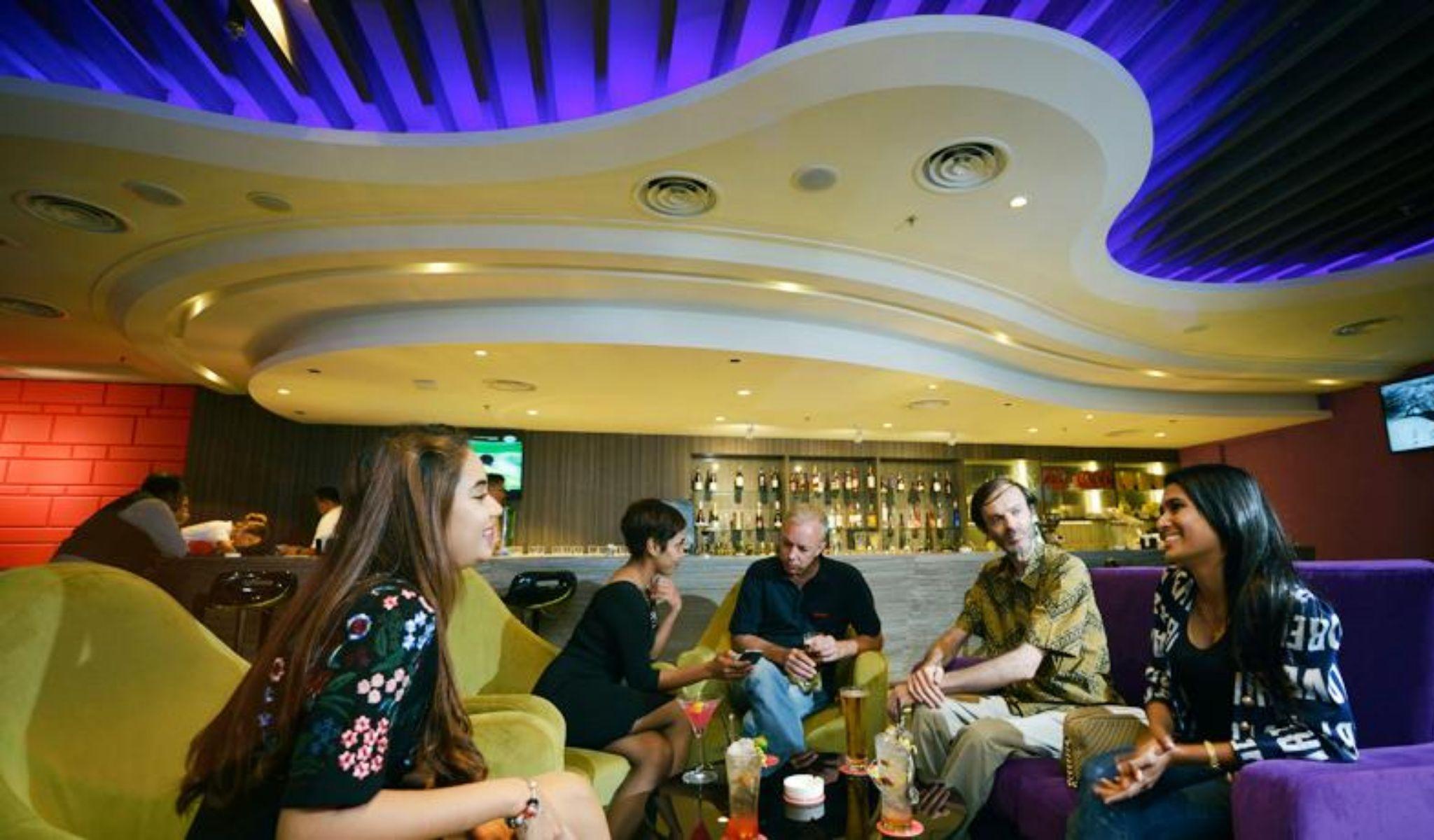 Lexis Suites Penang Bayan Lepas Esterno foto The bar at the 101 bar