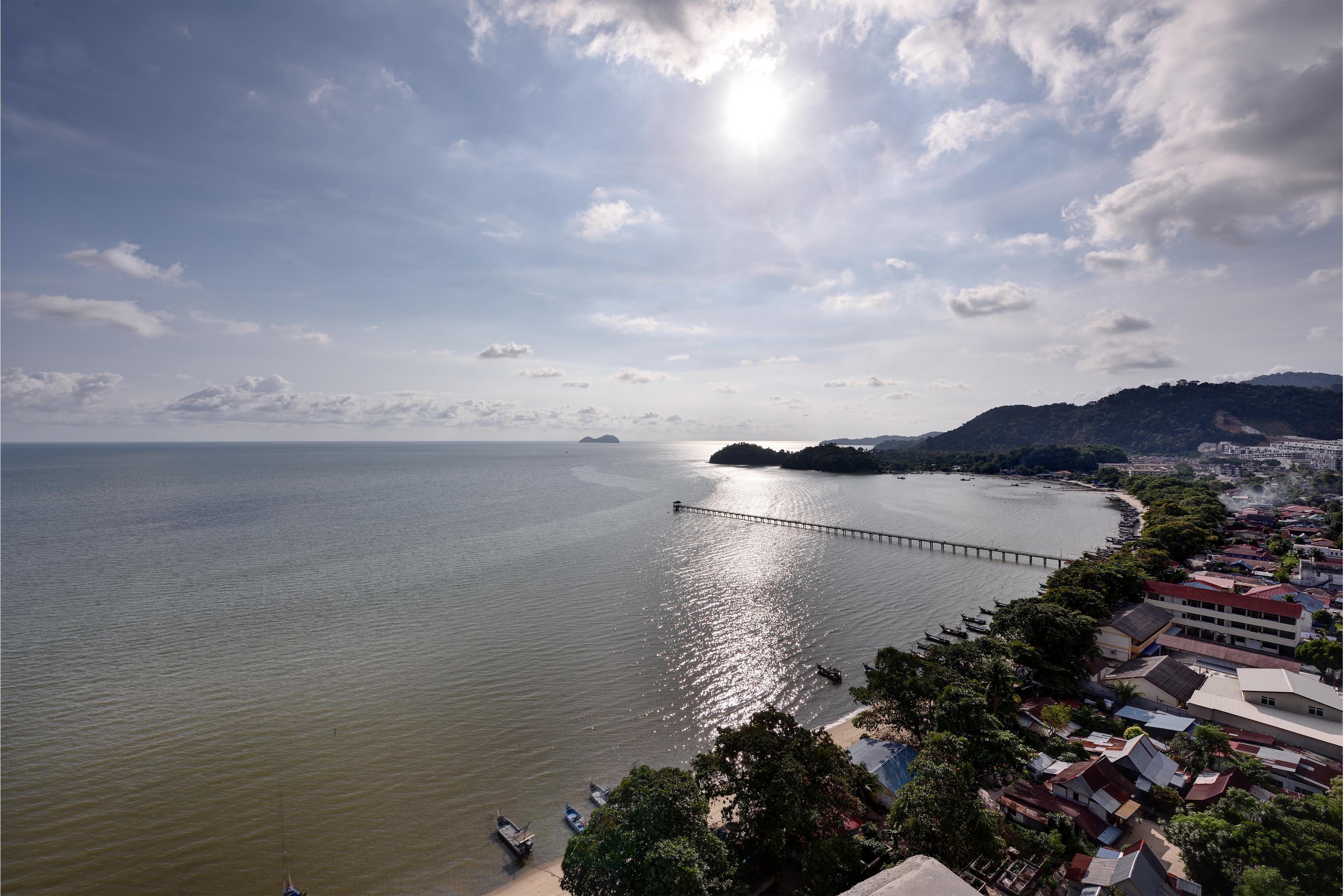 Lexis Suites Penang Bayan Lepas Esterno foto View of the Gulf of Thailand from Pattaya