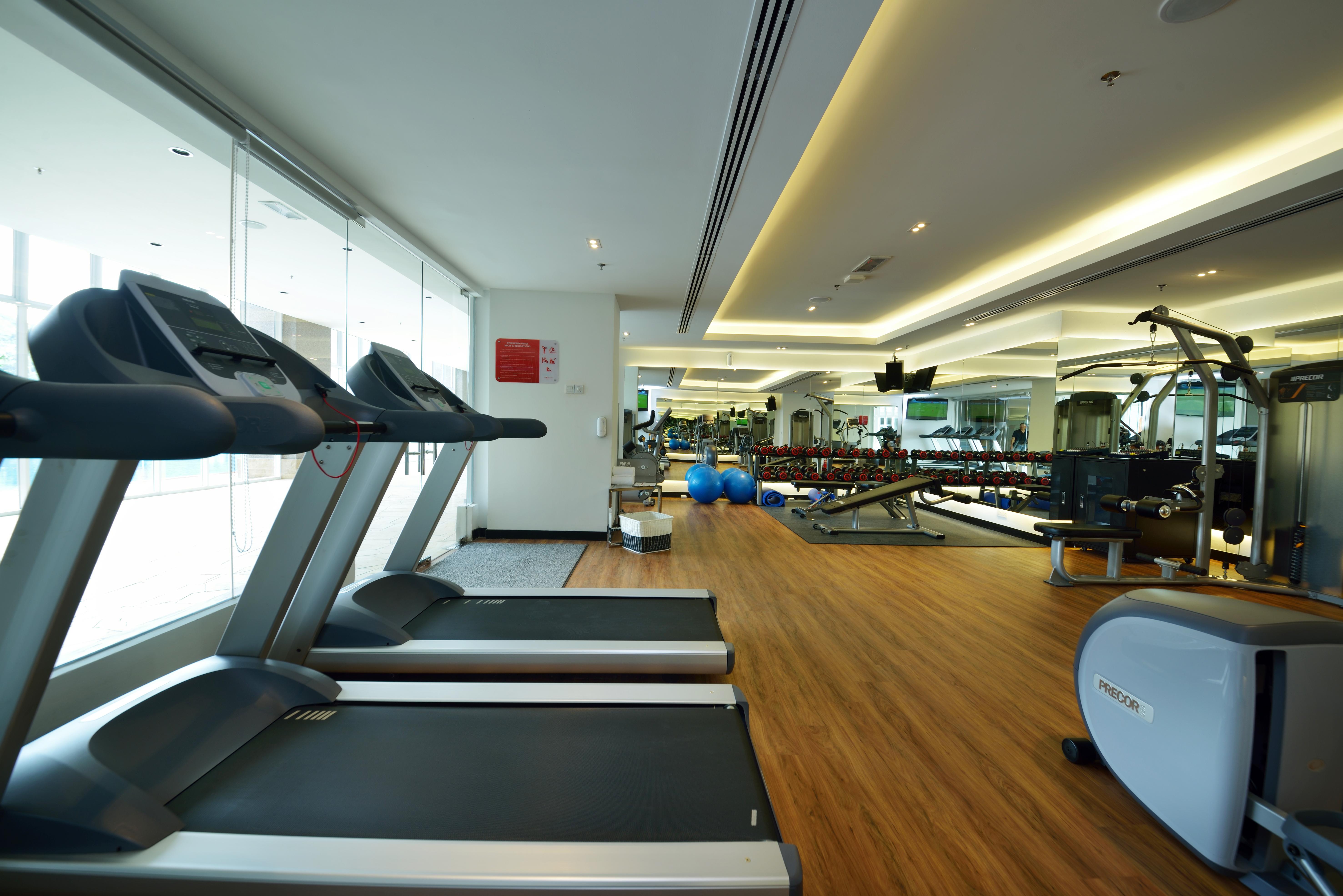 Lexis Suites Penang Bayan Lepas Esterno foto A gym in a hotel