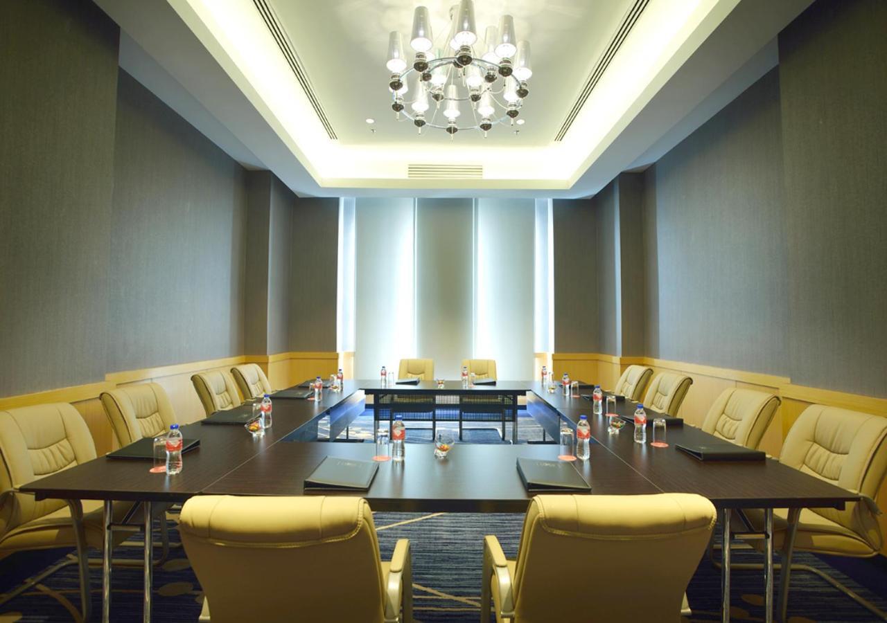 Lexis Suites Penang Bayan Lepas Esterno foto Meeting room