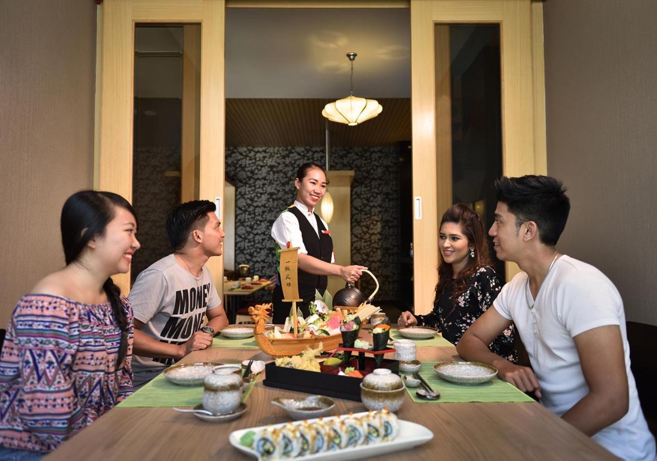 Lexis Suites Penang Bayan Lepas Esterno foto A restaurant in Vietnam
