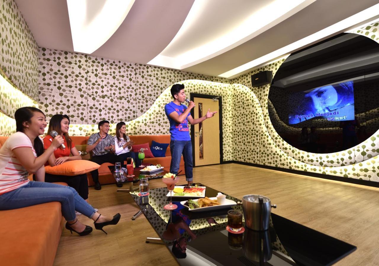 Lexis Suites Penang Bayan Lepas Esterno foto A karaoke box in Shanghai, China