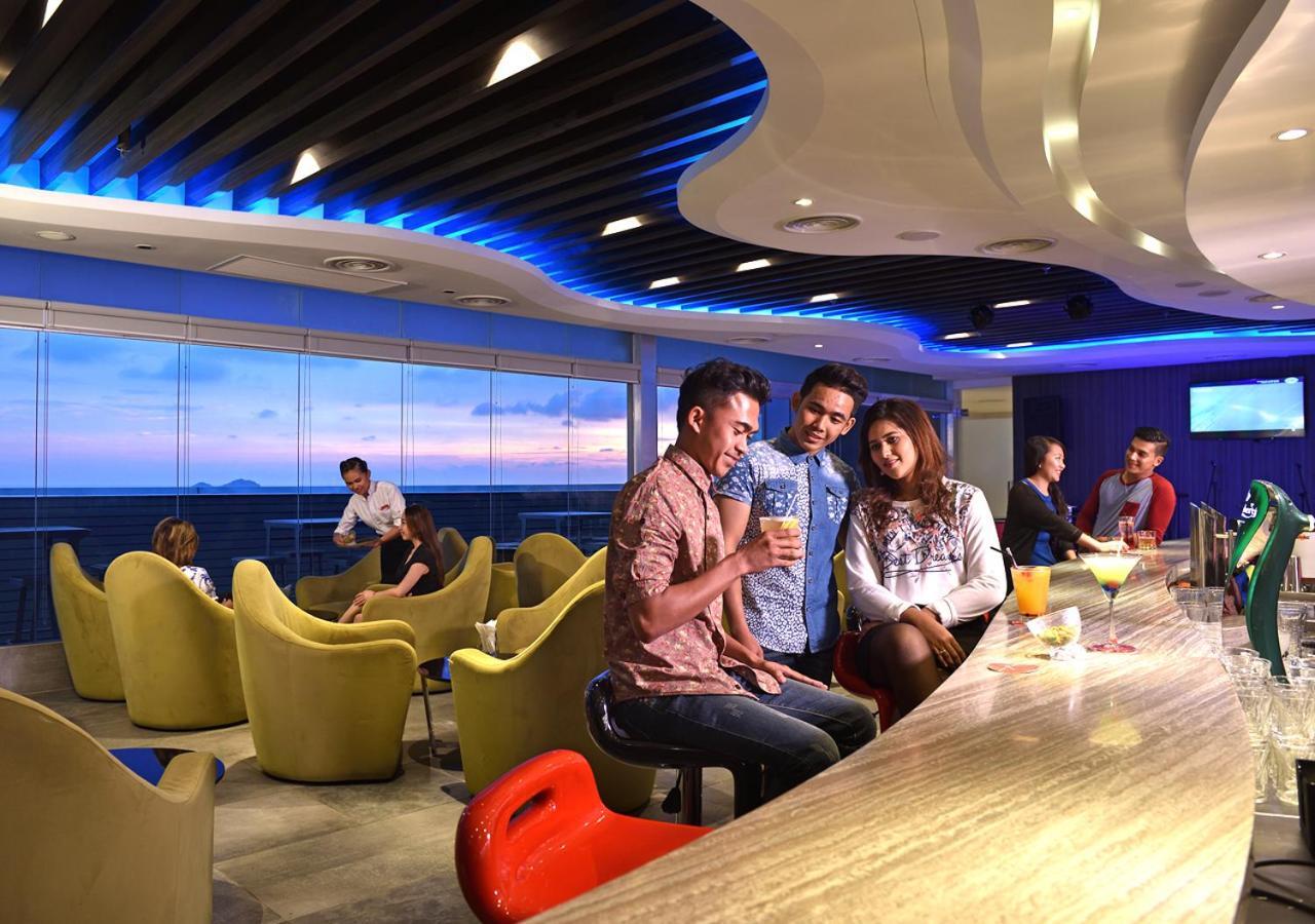 Lexis Suites Penang Bayan Lepas Esterno foto The lounge at KLIA