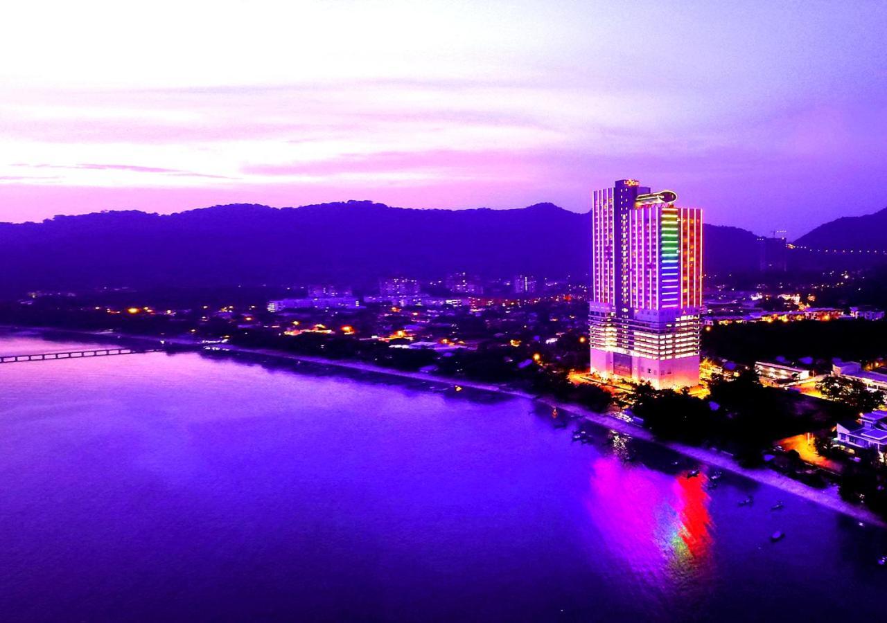Lexis Suites Penang Bayan Lepas Esterno foto The Bertam River